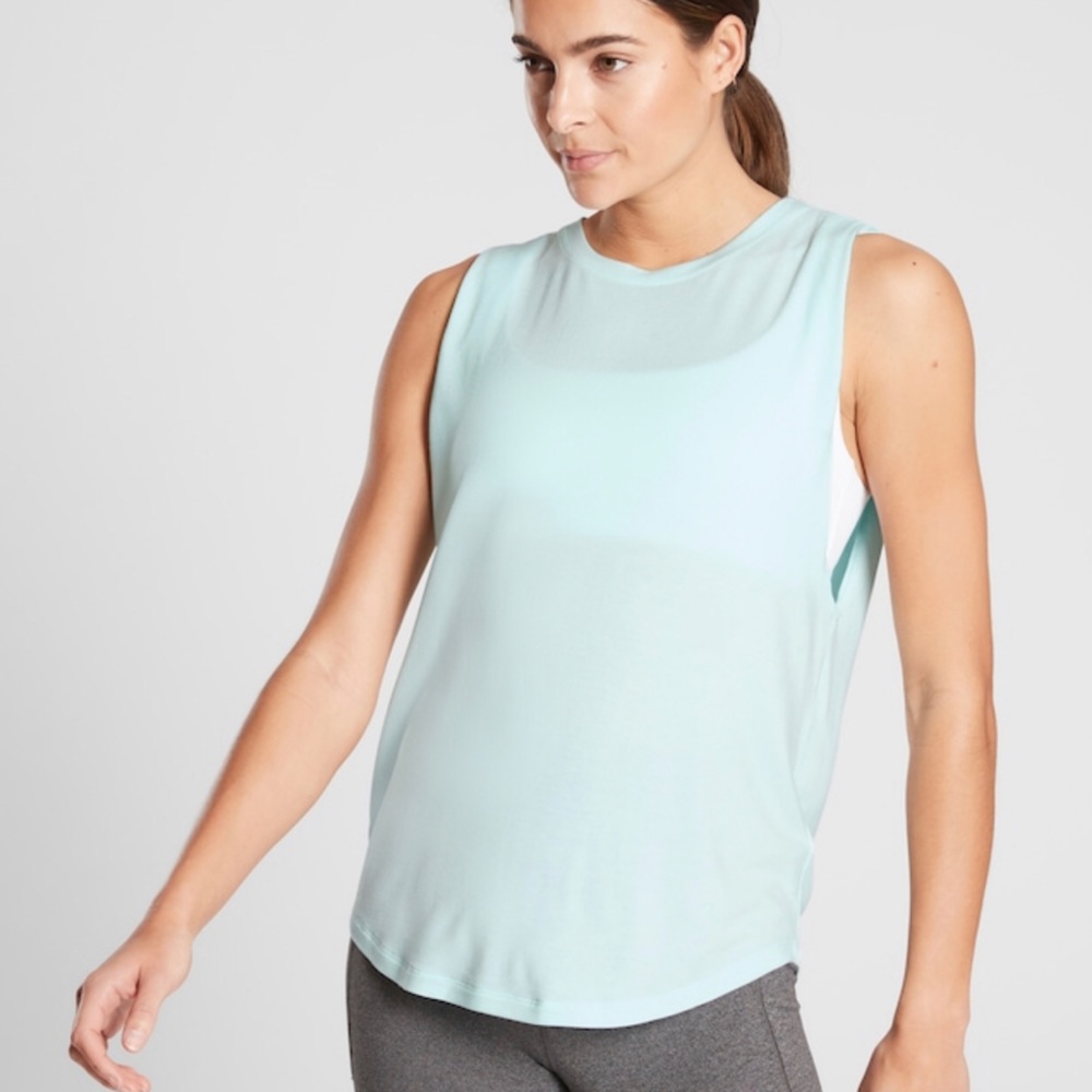Athleta cloudlight muscle tank